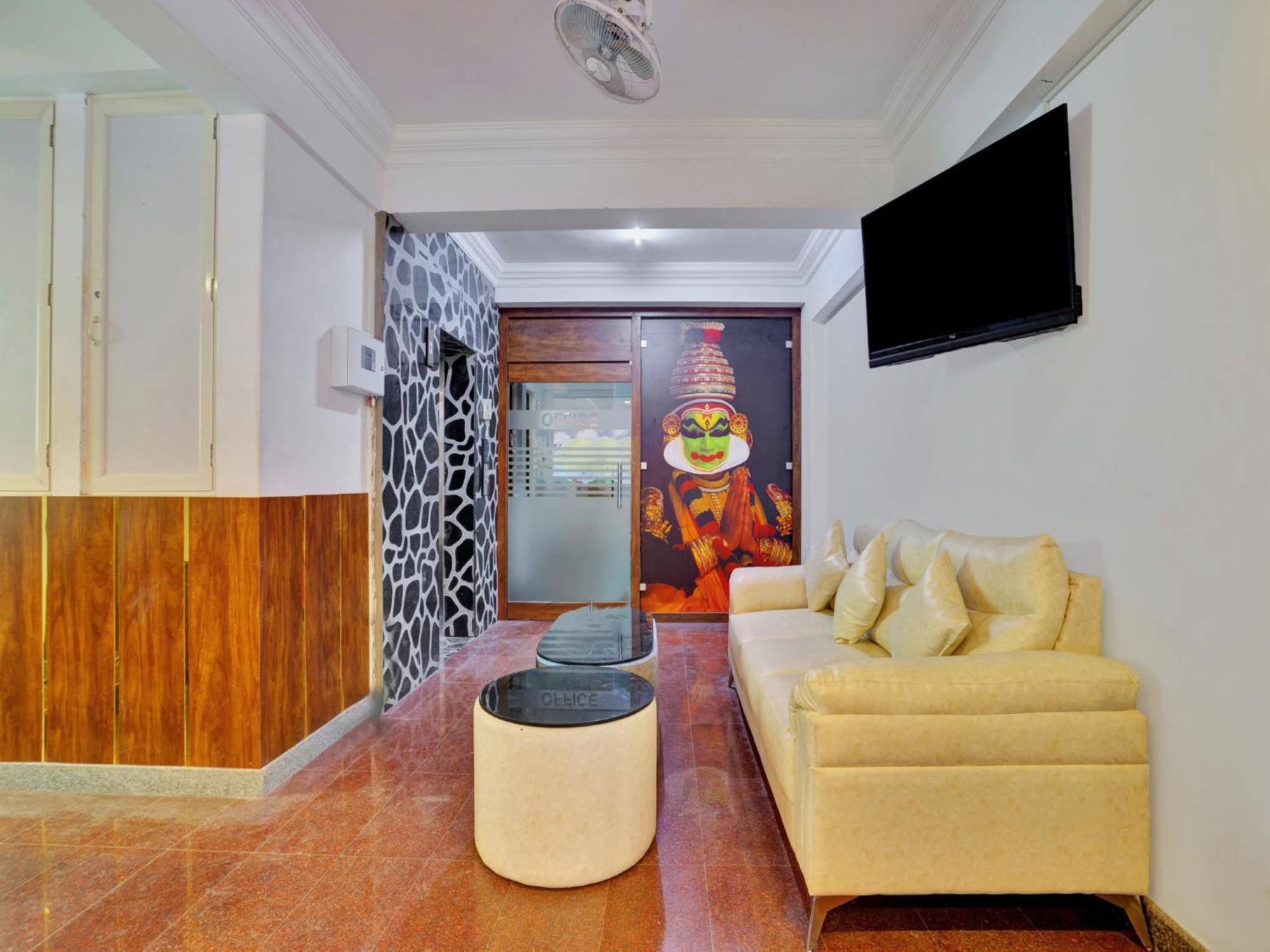 Family Castle Hotel Thiruvananthapuram Bagian luar foto
